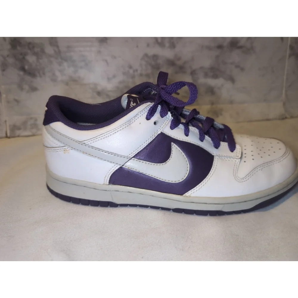 Women's Size 8 Nike Dunk Low White/Purple 2009